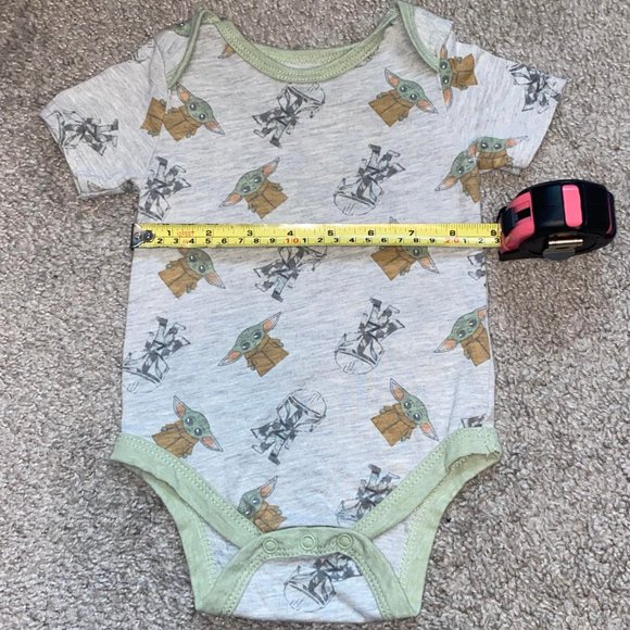 Disney Star Wars Baby Yoda Mandalorian Baby Boy Onesie Bodysuit Size 6/9 Months - Picture 2 of 3